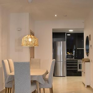Modern Beach Apartment - La Maca